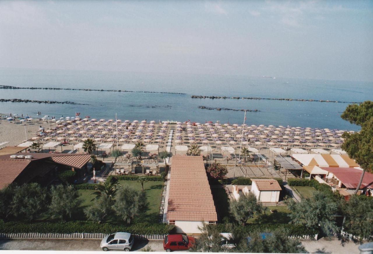 Campeggio Italia มารีนา ดิ มาซซา ภายนอก รูปภาพ